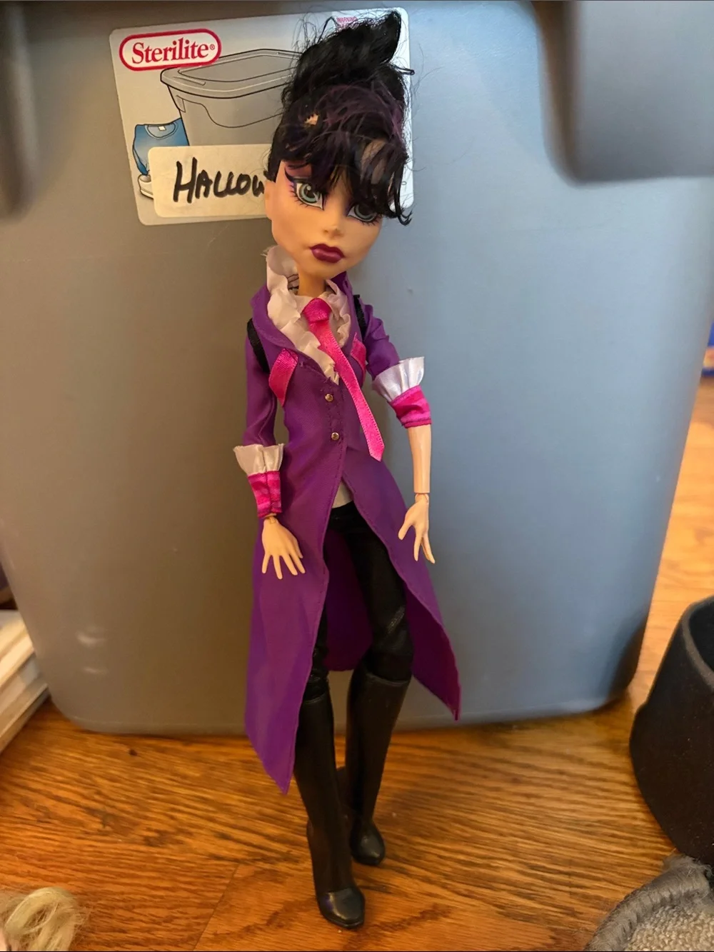Monster High fashion doll Headless Head Mistress